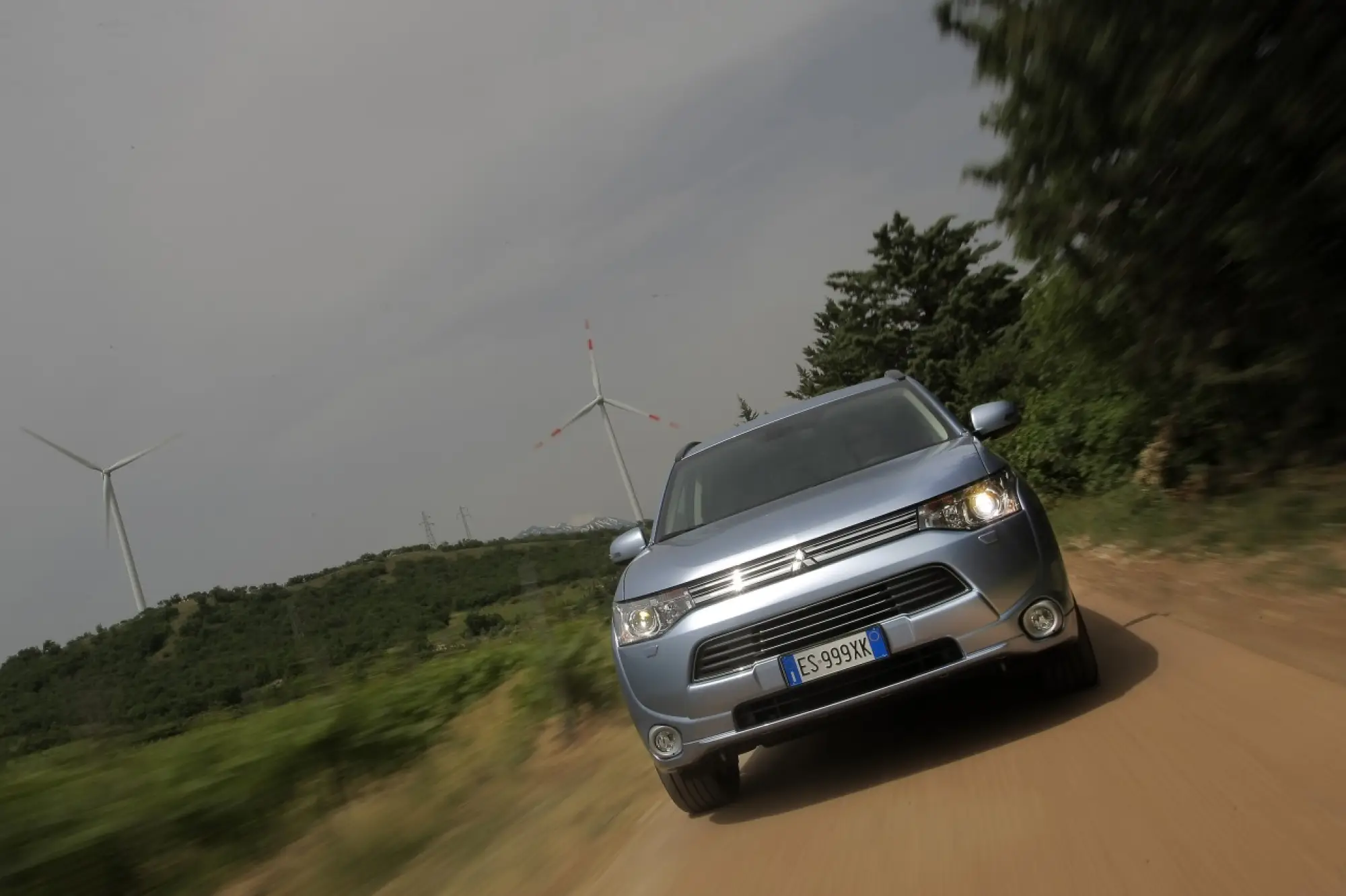 Mitsubishi Outlander PHEV - 200