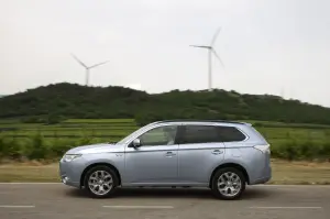 Mitsubishi Outlander PHEV - 218