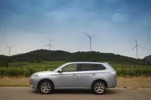 Mitsubishi Outlander PHEV - 221