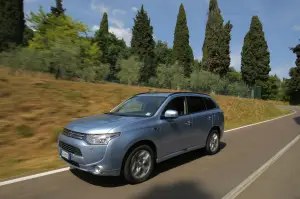 Mitsubishi Outlander PHEV - 17