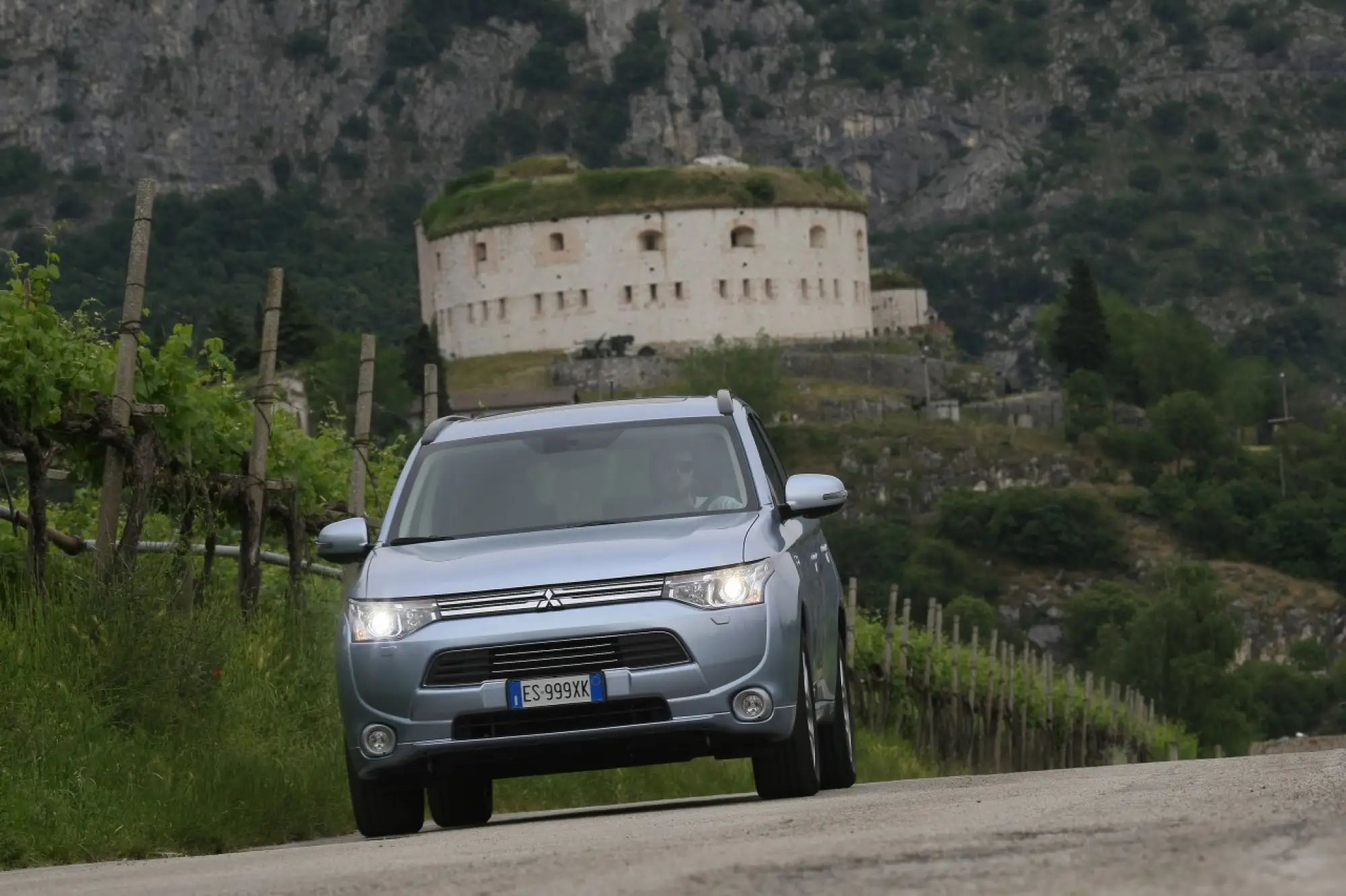 Mitsubishi Outlander PHEV - 246