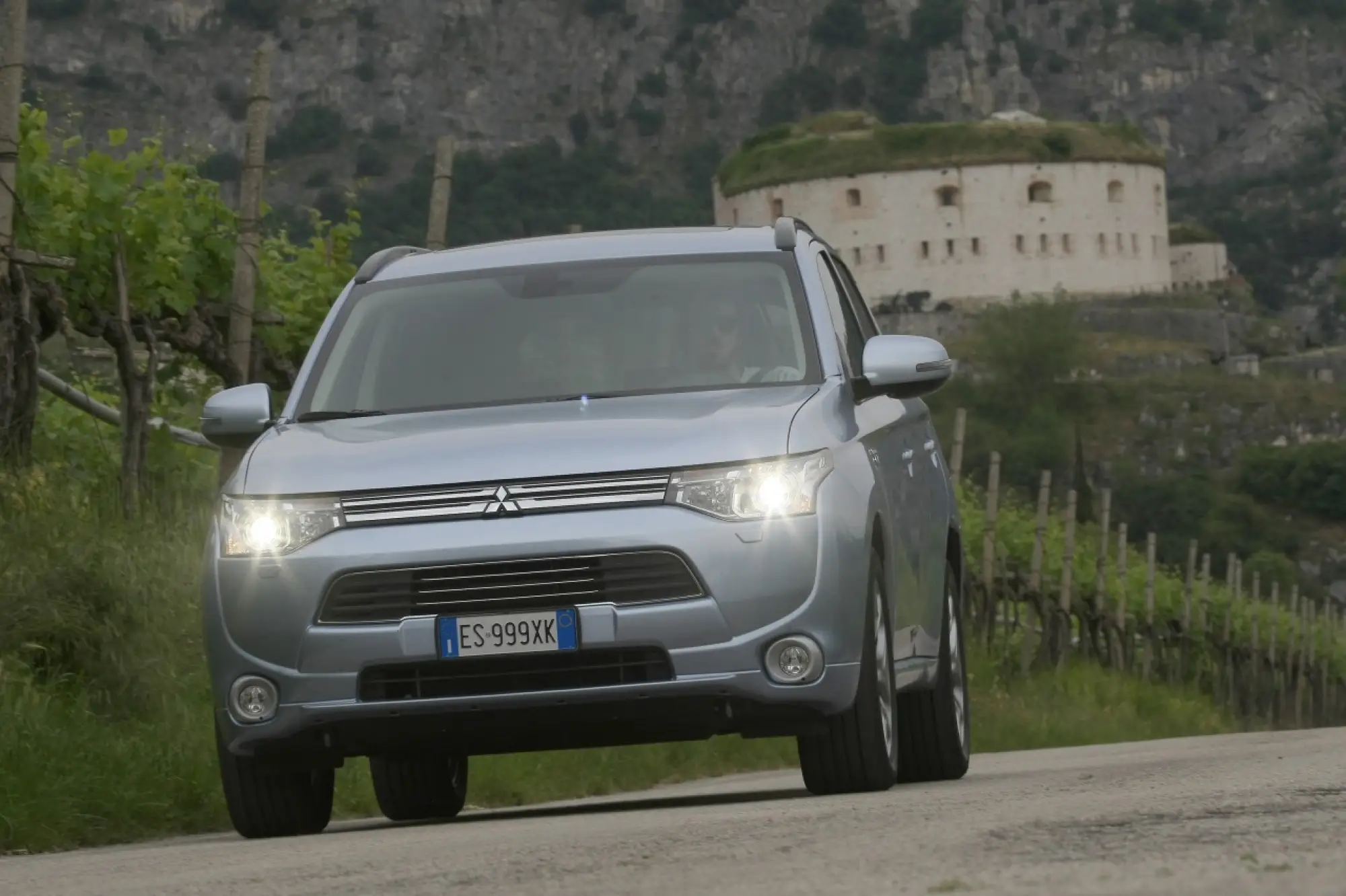 Mitsubishi Outlander PHEV - 249