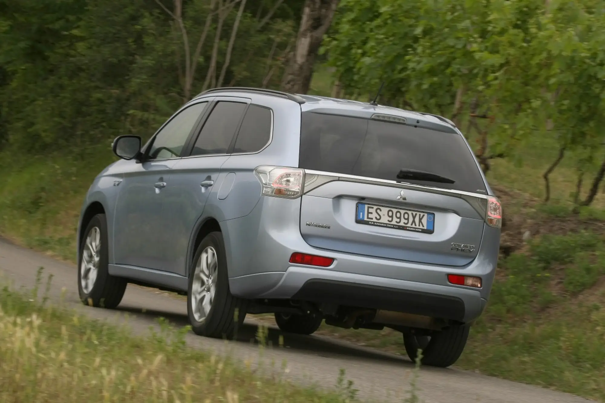 Mitsubishi Outlander PHEV - 250