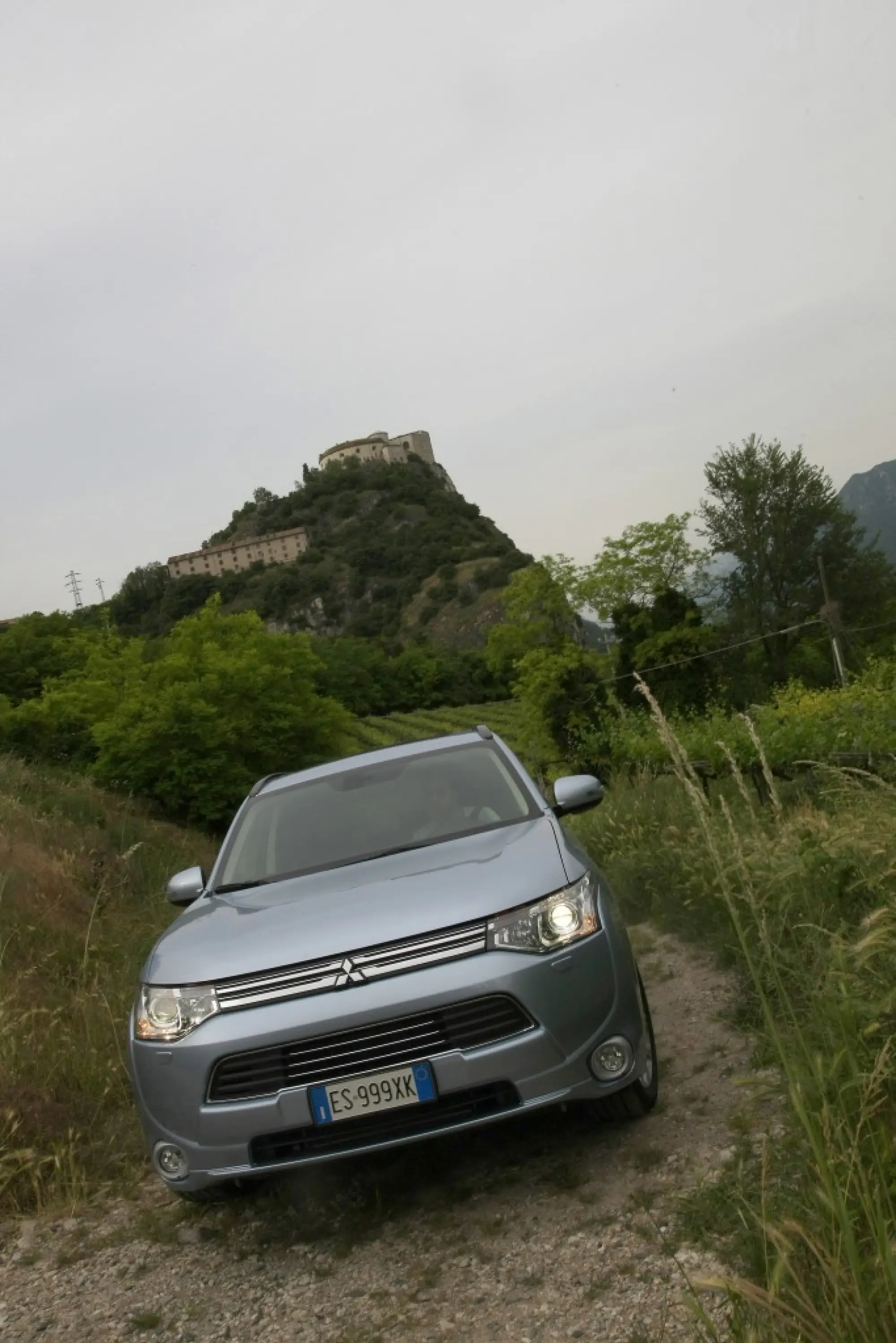 Mitsubishi Outlander PHEV - 275