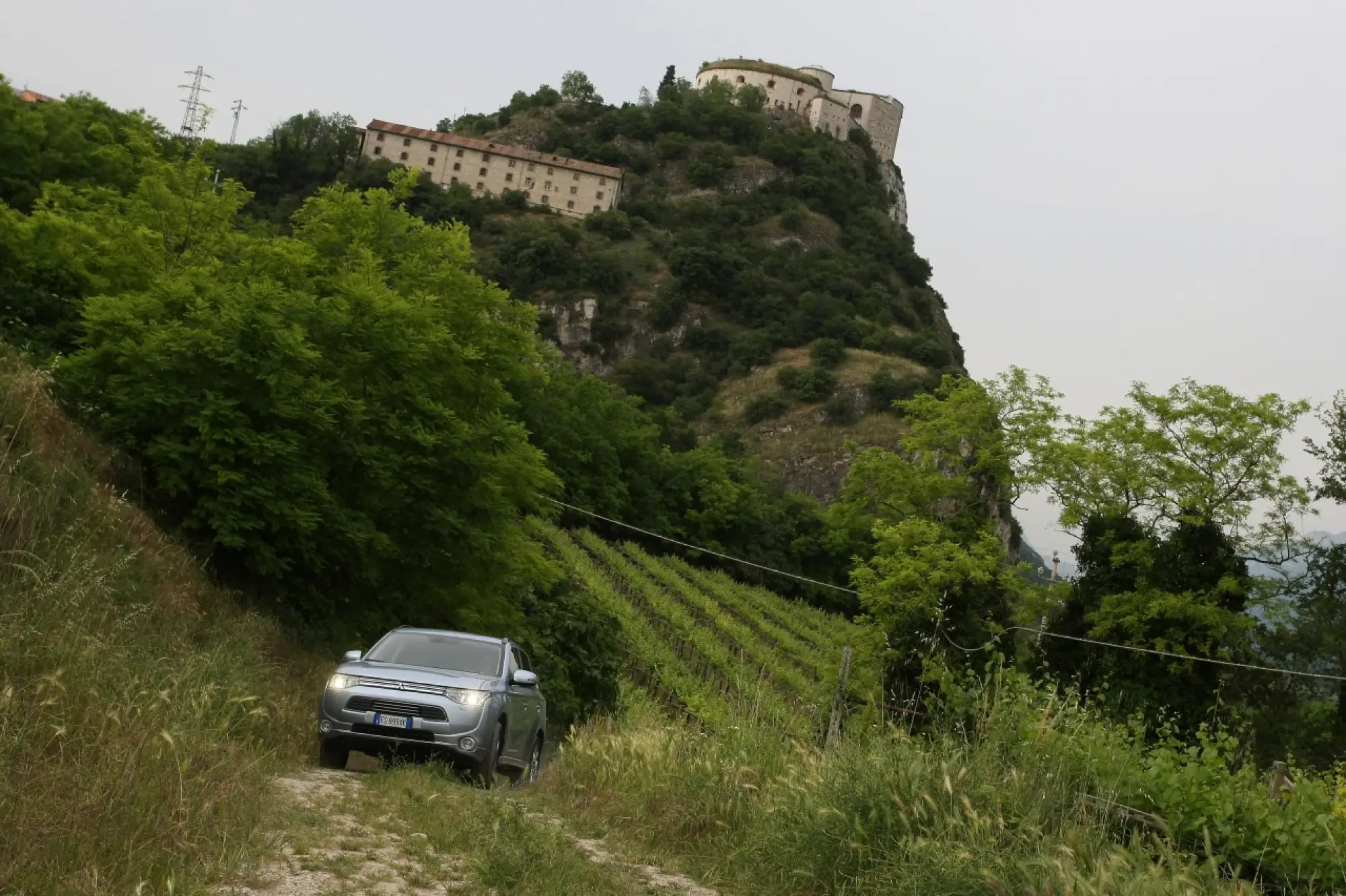 Mitsubishi Outlander PHEV - 280