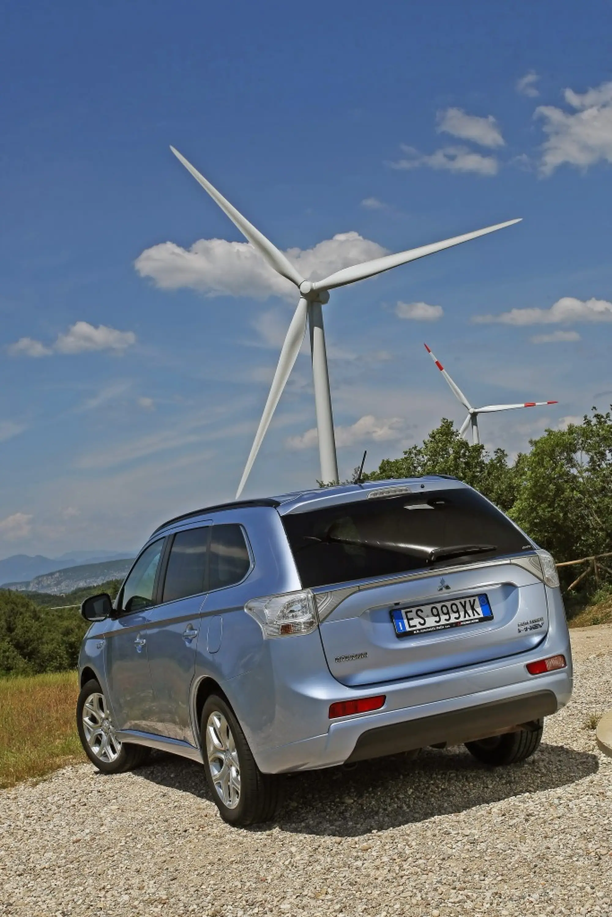 Mitsubishi Outlander PHEV - 295