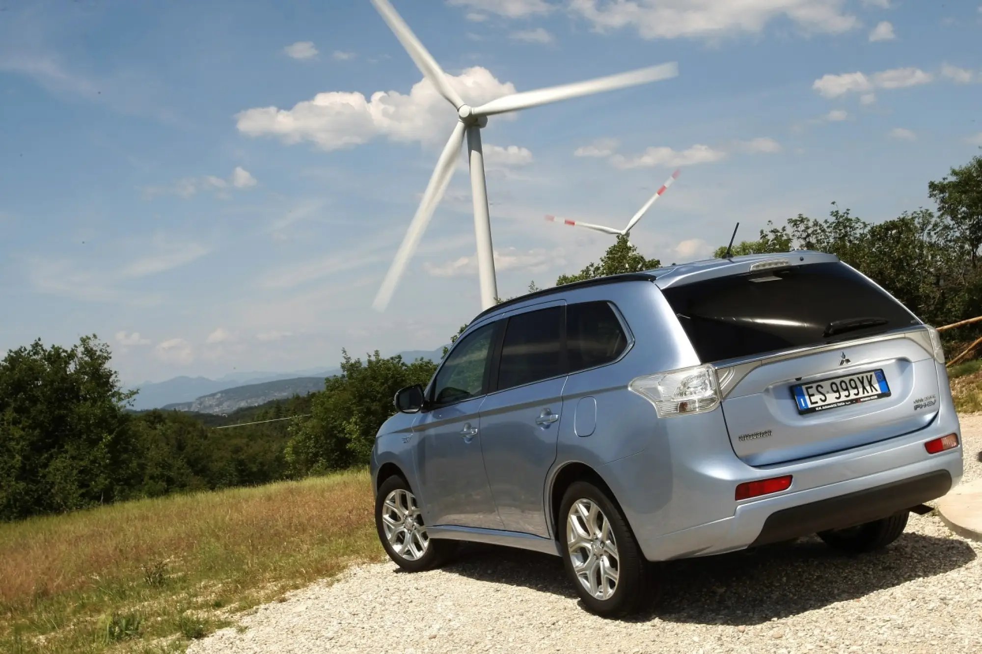 Mitsubishi Outlander PHEV - 300