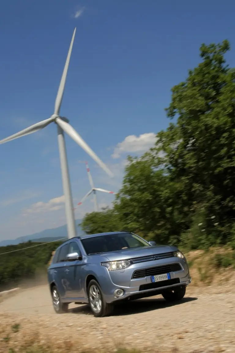 Mitsubishi Outlander PHEV - 310