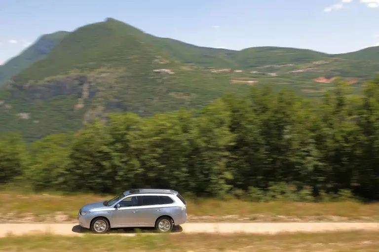 Mitsubishi Outlander PHEV - 325