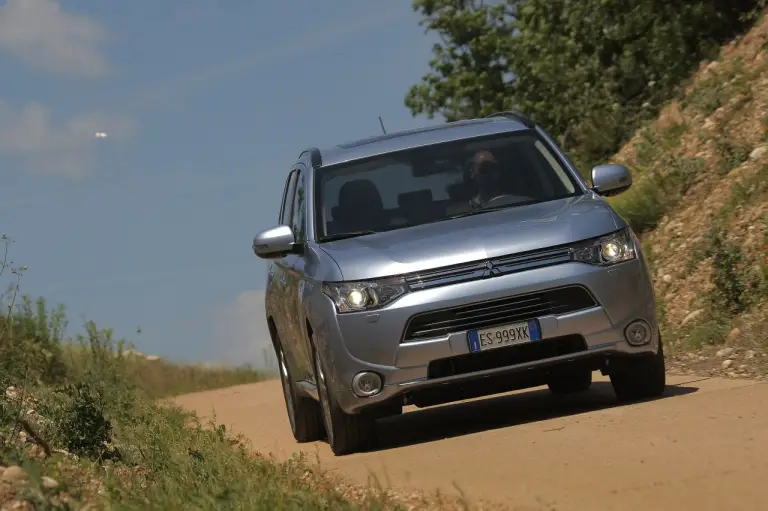 Mitsubishi Outlander PHEV - 338