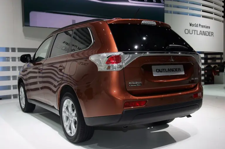 Mitsubishi Outlander - Salone di Ginevra 2012 - 3