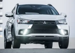 Mitsubishi Outlander Sport MY 2018 - 2