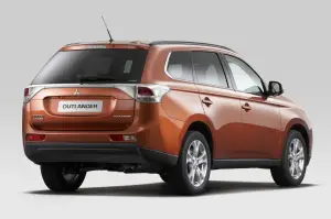 Mitsubishi Outlander - 10