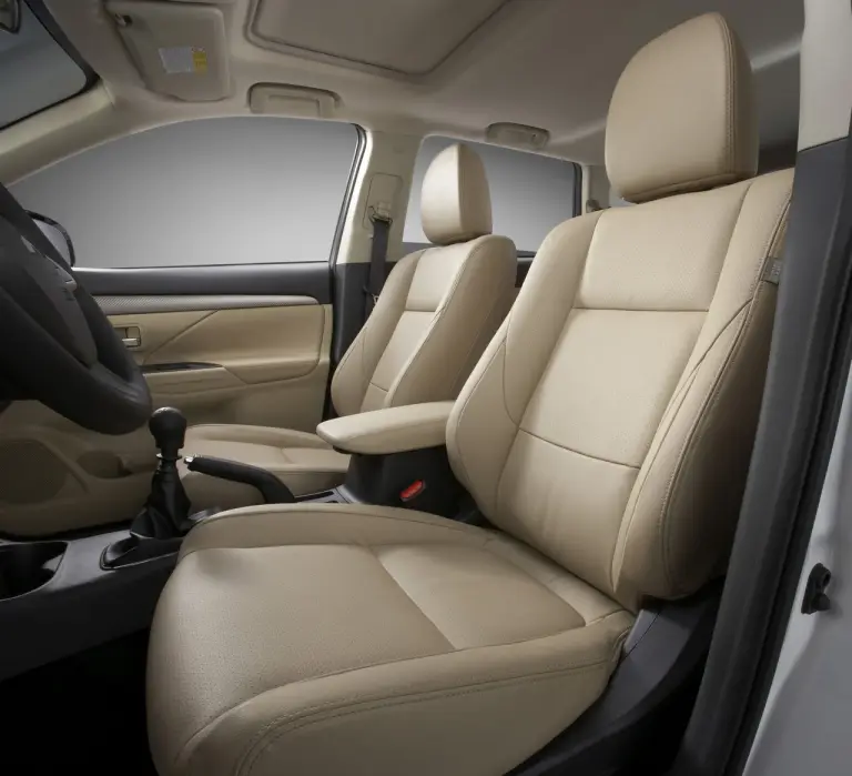 Mitsubishi Outlander - 11