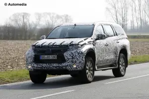 Mitsubishi Pajero 2016 - Foto spia 26-03-2015