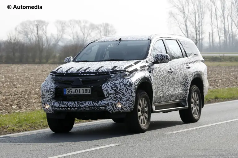 Mitsubishi Pajero 2016 - Foto spia 26-03-2015 - 1