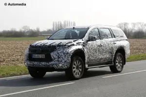 Mitsubishi Pajero 2016 - Foto spia 26-03-2015