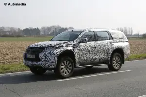 Mitsubishi Pajero 2016 - Foto spia 26-03-2015