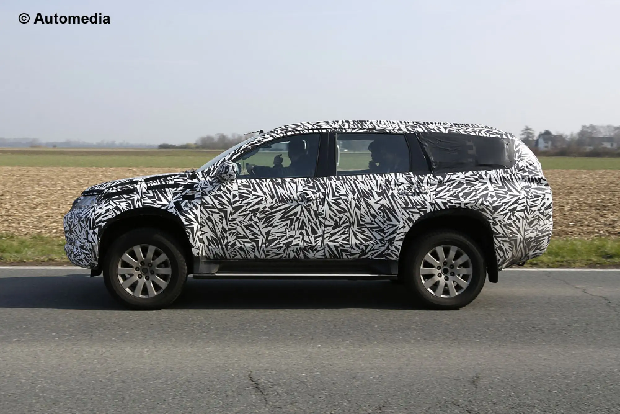 Mitsubishi Pajero 2016 - Foto spia 26-03-2015 - 4