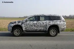Mitsubishi Pajero 2016 - Foto spia 26-03-2015