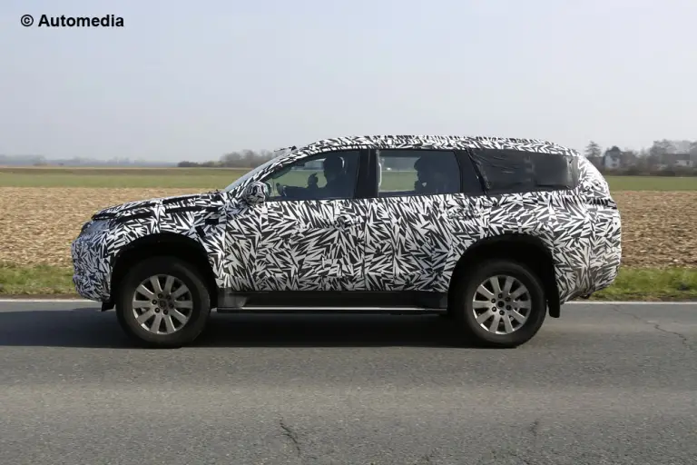 Mitsubishi Pajero 2016 - Foto spia 26-03-2015 - 4
