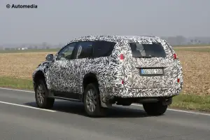 Mitsubishi Pajero 2016 - Foto spia 26-03-2015