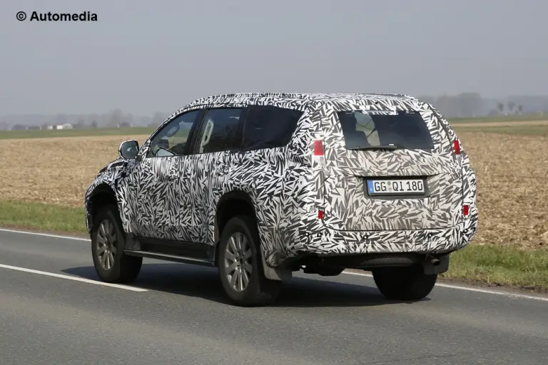 Mitsubishi Pajero 2016 - Foto spia 26-03-2015 - 6