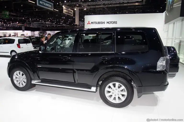 Mitsubishi Pajero Ginevra 2011 - 4
