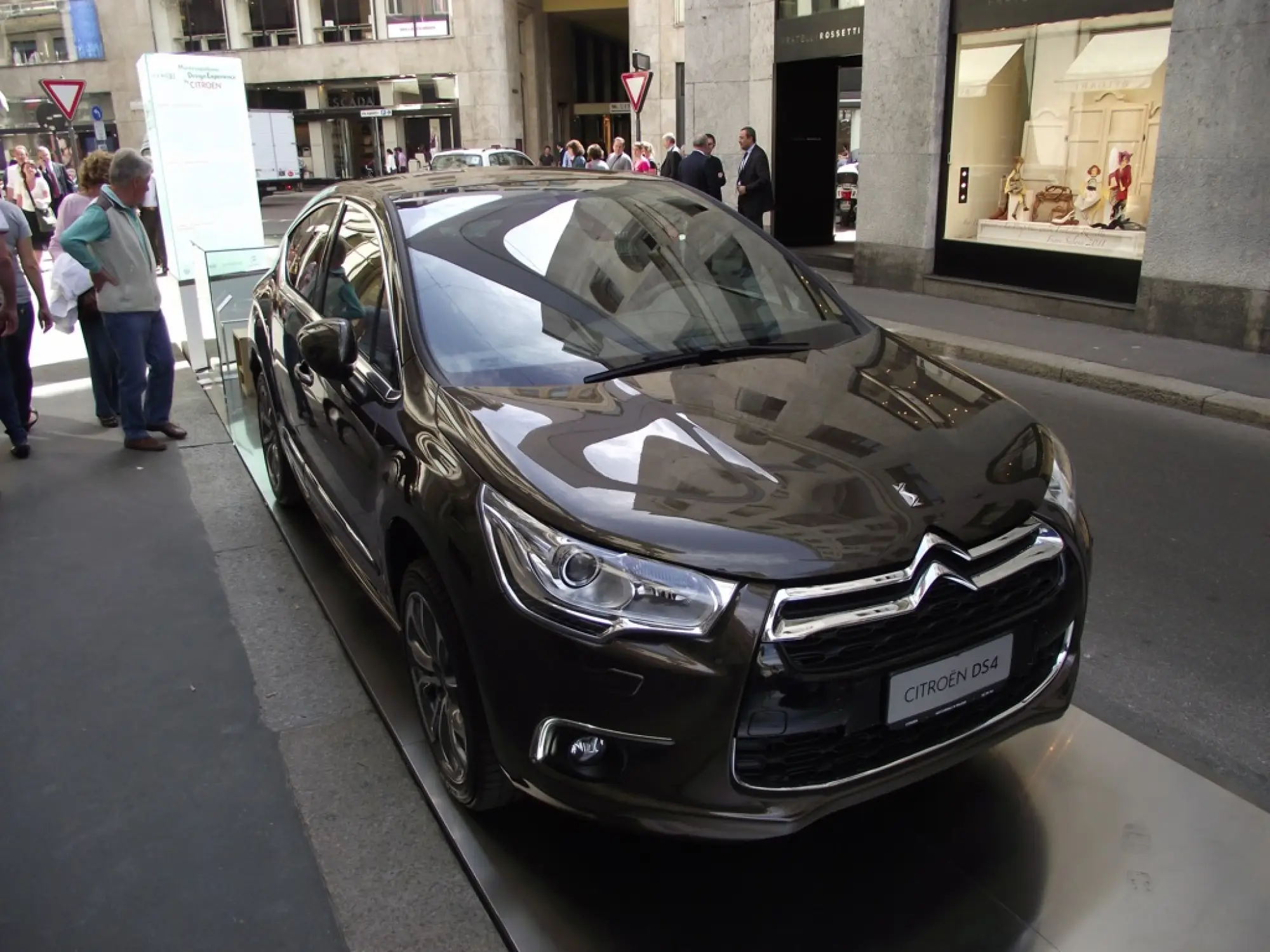 Montenapoleone Design Experience by Citroën DS4 - 18
