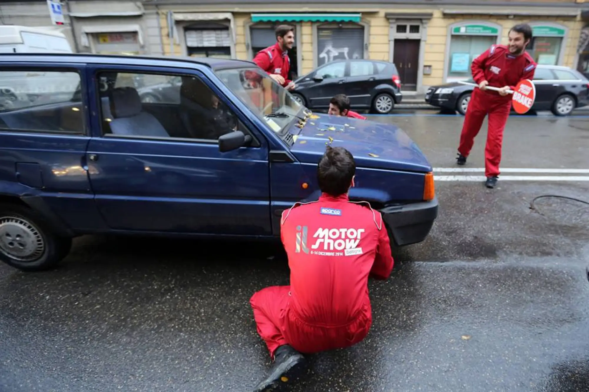 Motor Show 2014 - Guerrilla marketing - 1