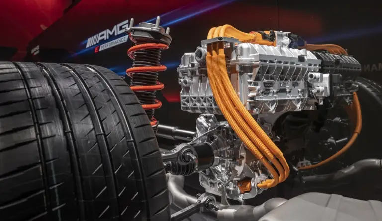 Motori V8 e 4 cilindri AMG E-Performance - Focus sulla meccanica  - 2