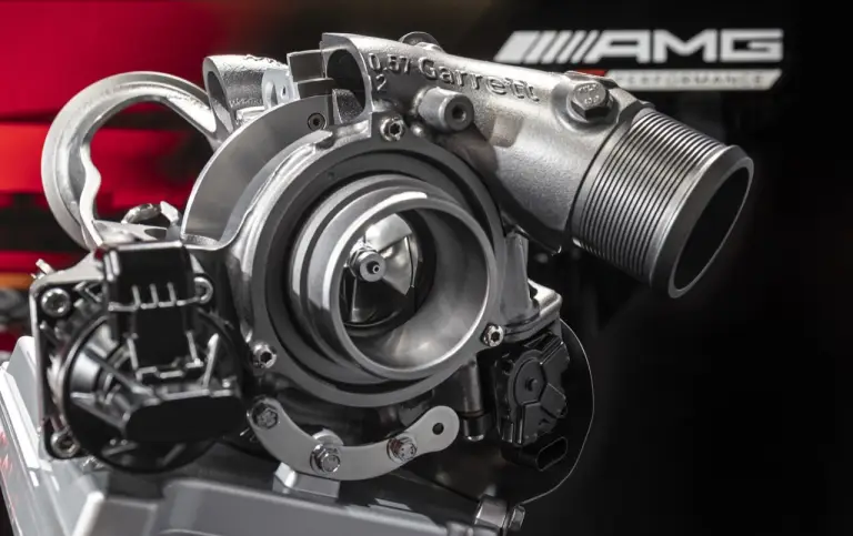 Motori V8 e 4 cilindri AMG E-Performance - Focus sulla meccanica  - 10