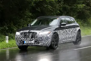 Muletto Jaguar J-Pace foto spia 9 settembre 2016