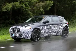 Muletto Jaguar J-Pace foto spia 9 settembre 2016