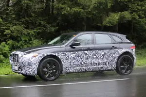Muletto Jaguar J-Pace foto spia 9 settembre 2016