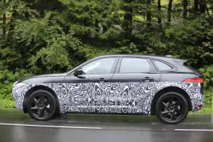 Muletto Jaguar J-Pace foto spia 9 settembre 2016