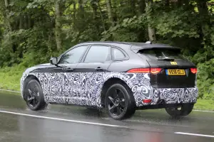 Muletto Jaguar J-Pace foto spia 9 settembre 2016