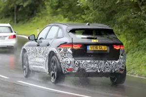 Muletto Jaguar J-Pace foto spia 9 settembre 2016