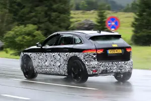 Muletto Jaguar J-Pace foto spia 9 settembre 2016