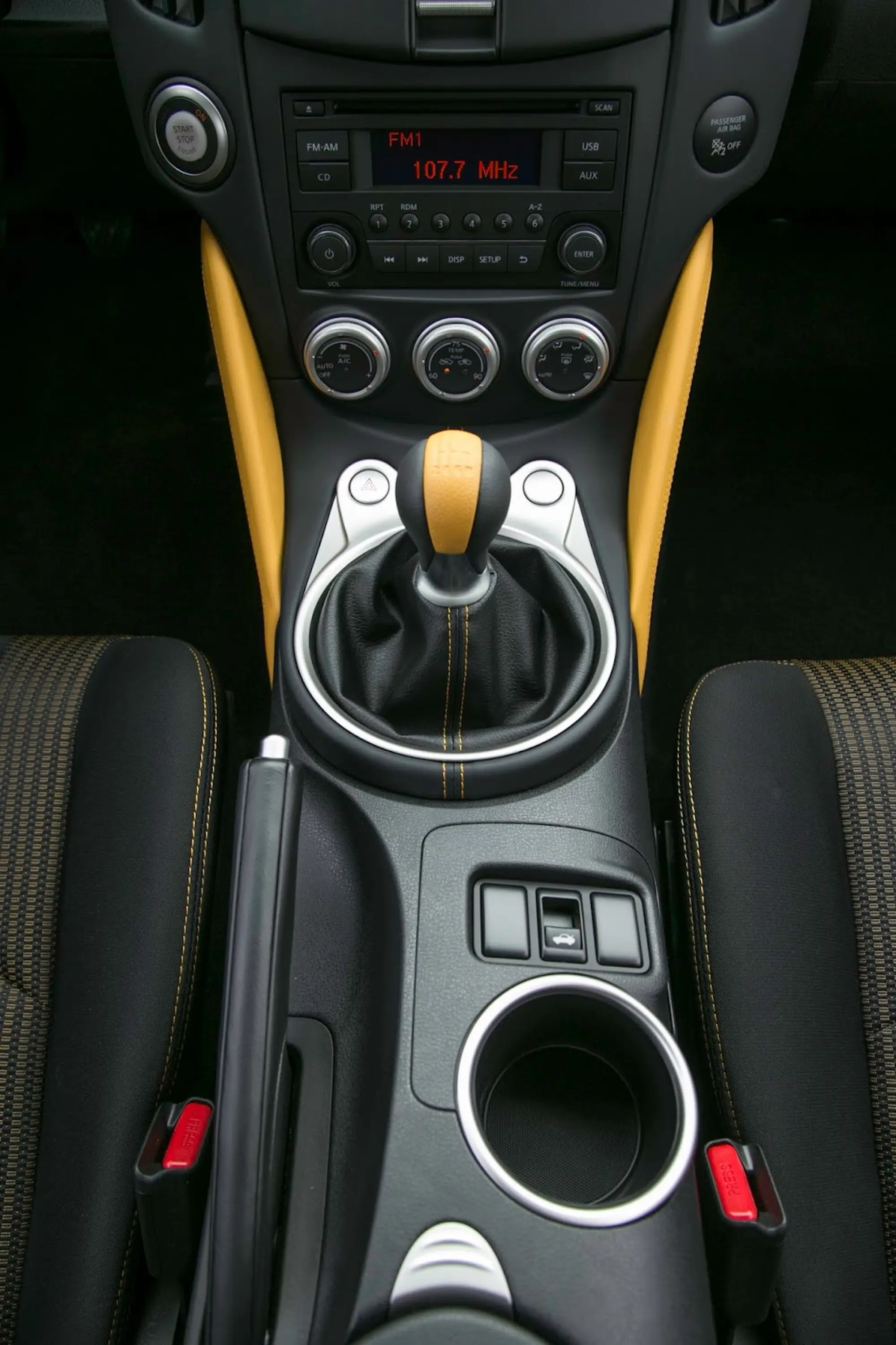 Nissan 370Z Heritage Edition - 22