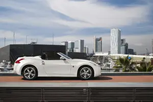 Nissan 370Z Roadster 2011