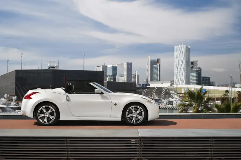 Nissan 370Z Roadster 2011 - 1