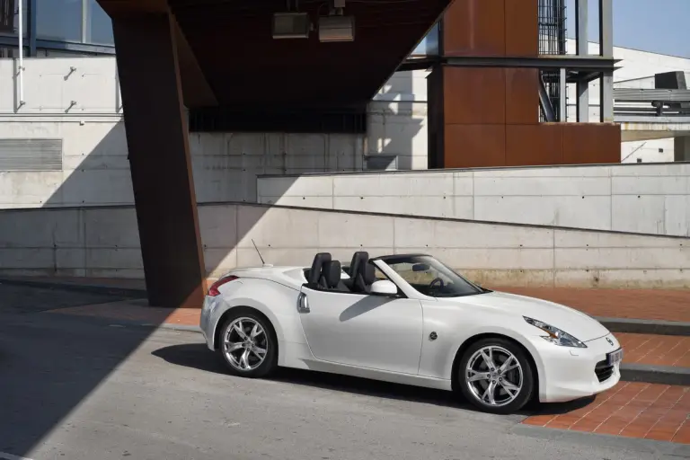 Nissan 370Z Roadster 2011 - 17