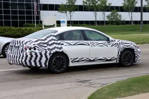 Nissan Altima 2016 - Foto spia 17-06-2015