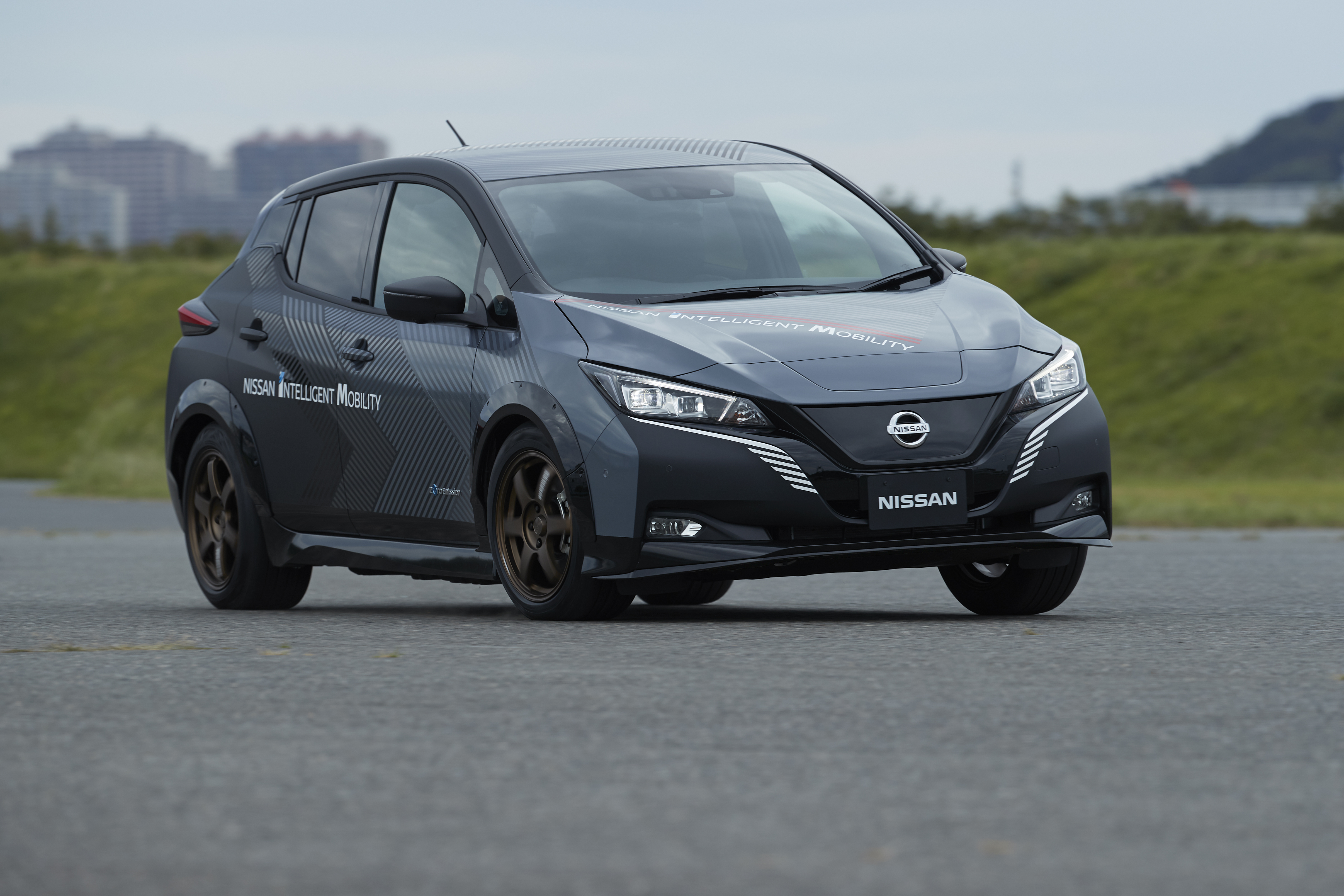 Nissan - Concept elettrico All-Wheel Control