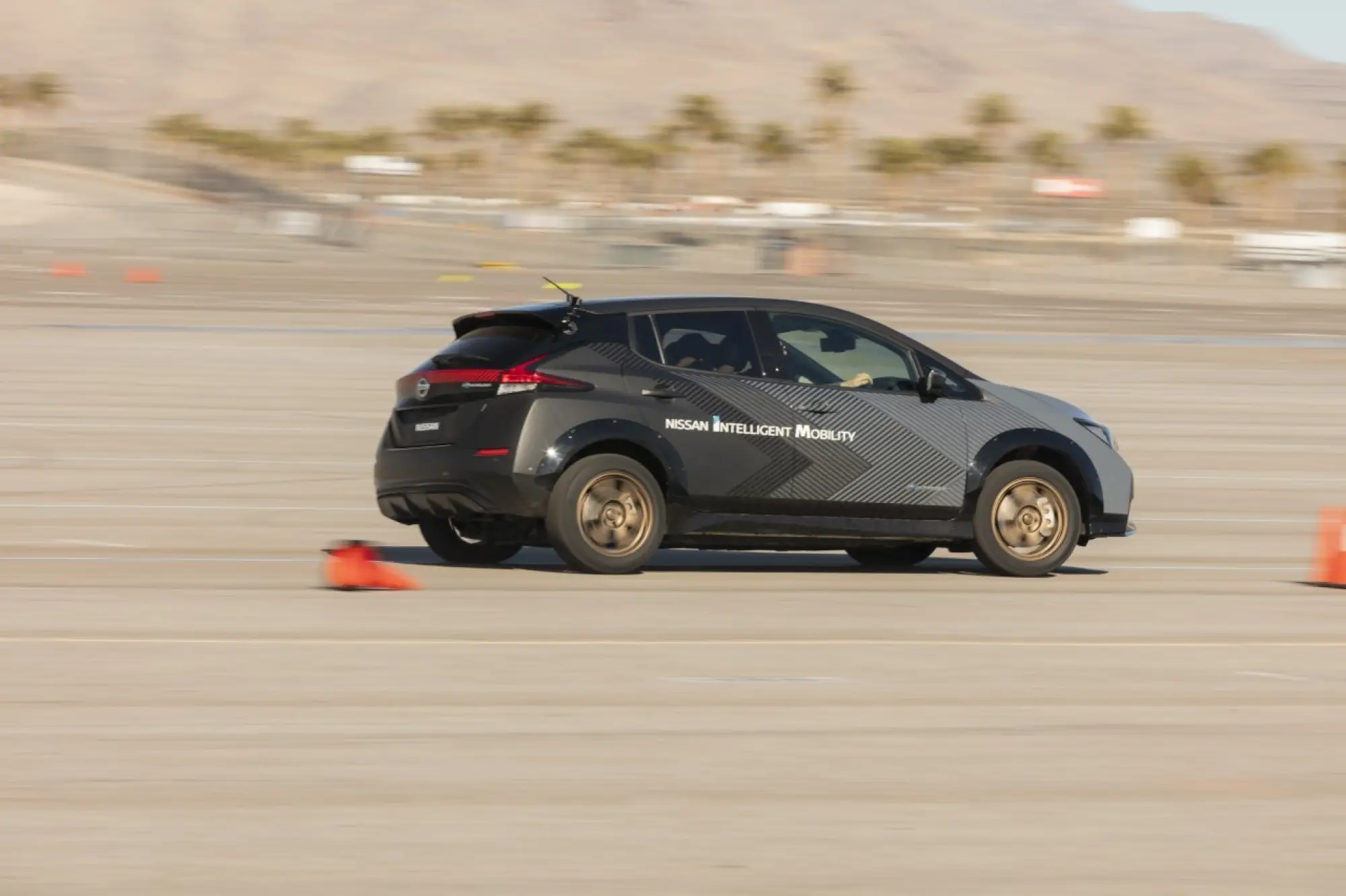 Nissan e-4ORCE - 14