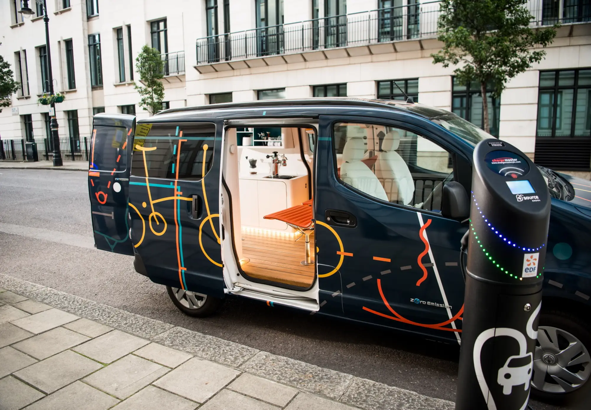 Nissan e-NV200 workspace - 20