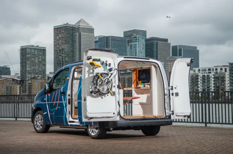 Nissan e-NV200 workspace - 27