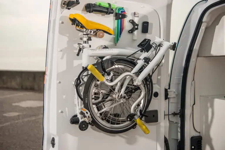 Nissan e-NV200 workspace - 4