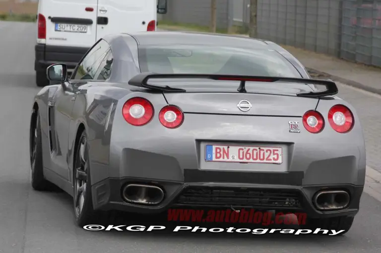 Nissan GT-R 2011 - 2